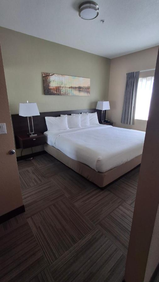 | Island Suites
