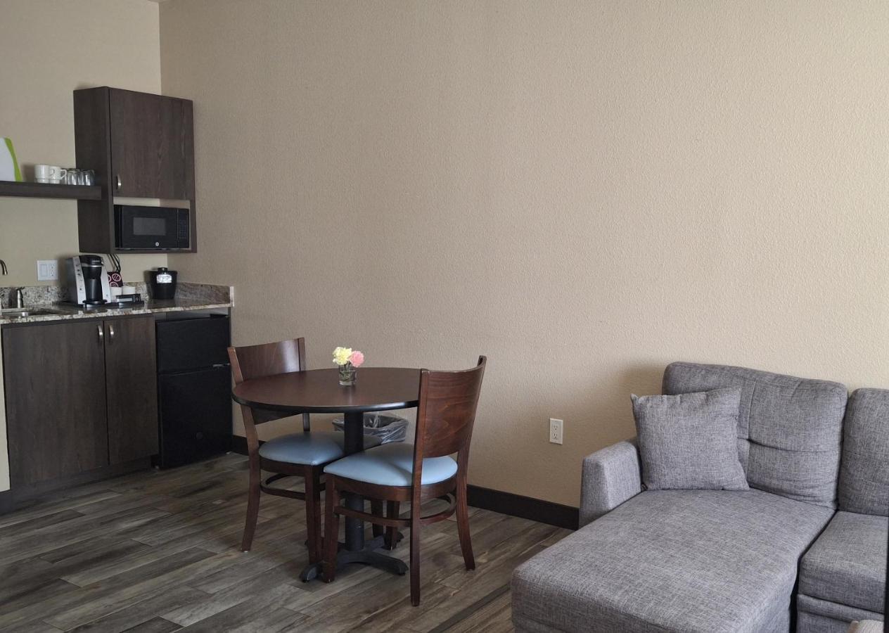| Island Suites