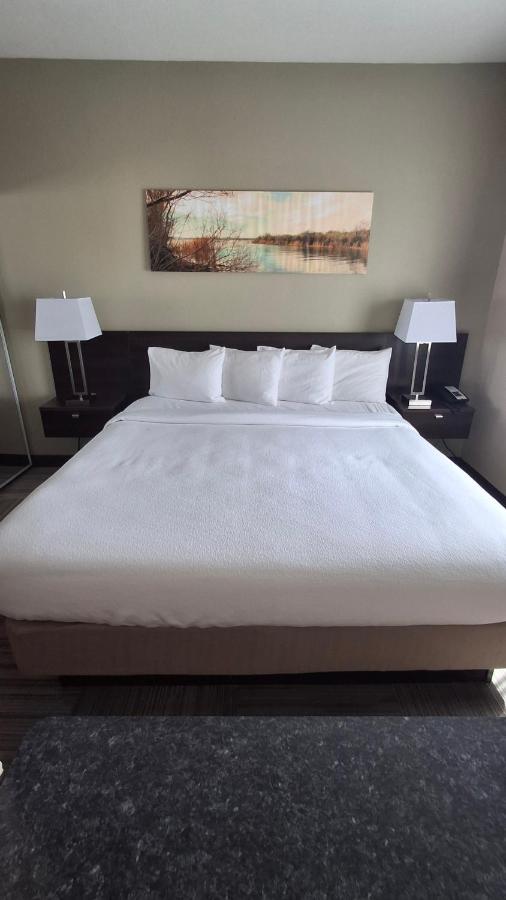 | Island Suites