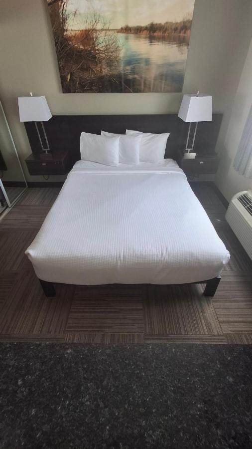 | Island Suites