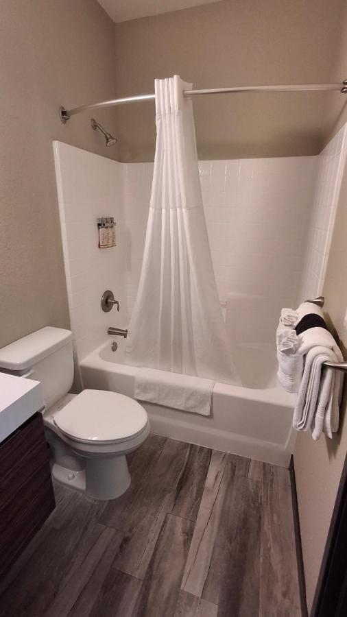 | Island Suites