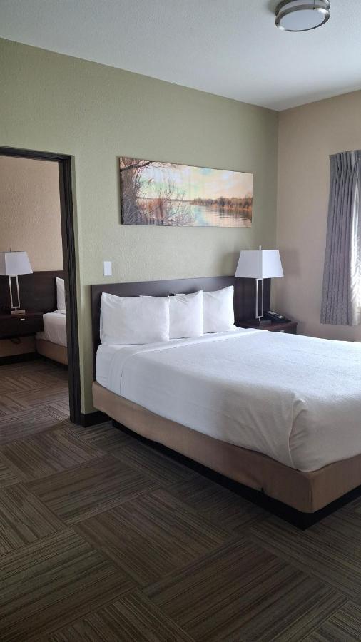 | Island Suites