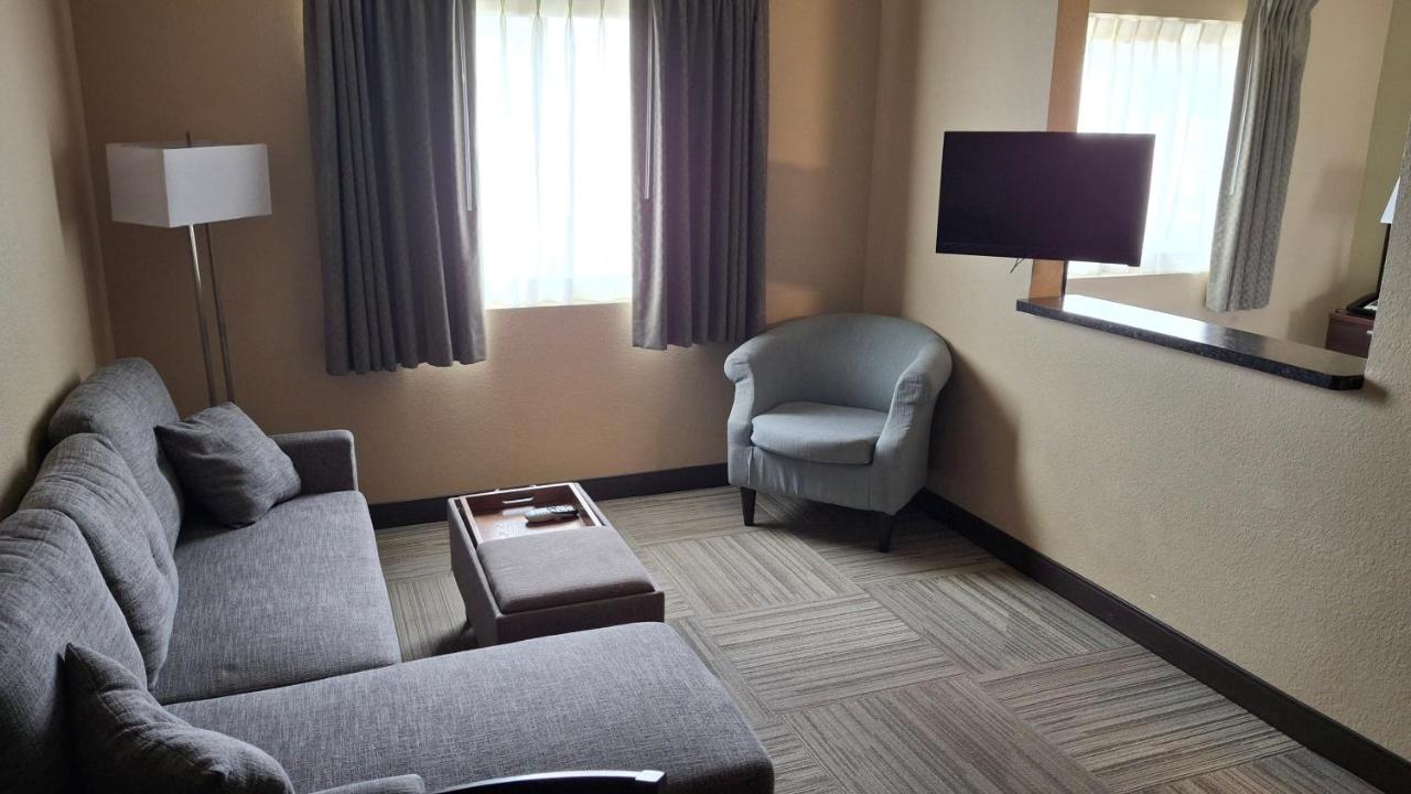  | Island Suites