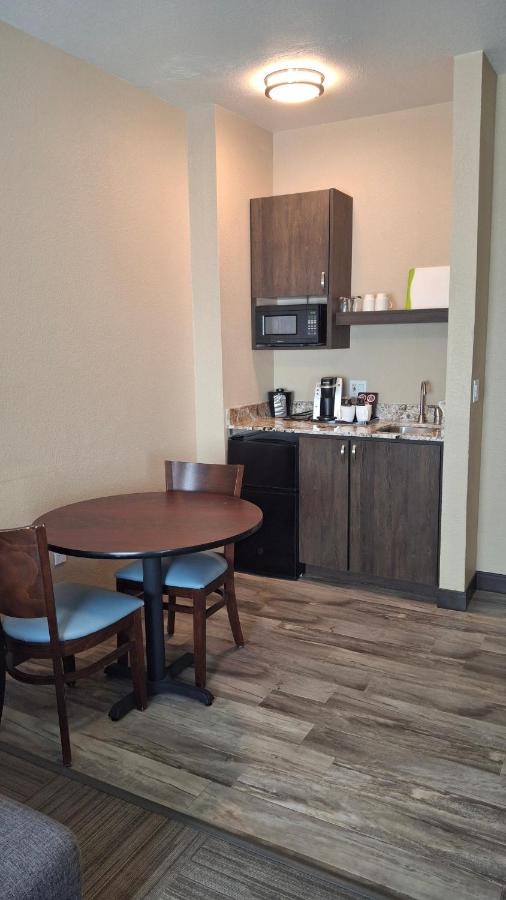 | Island Suites