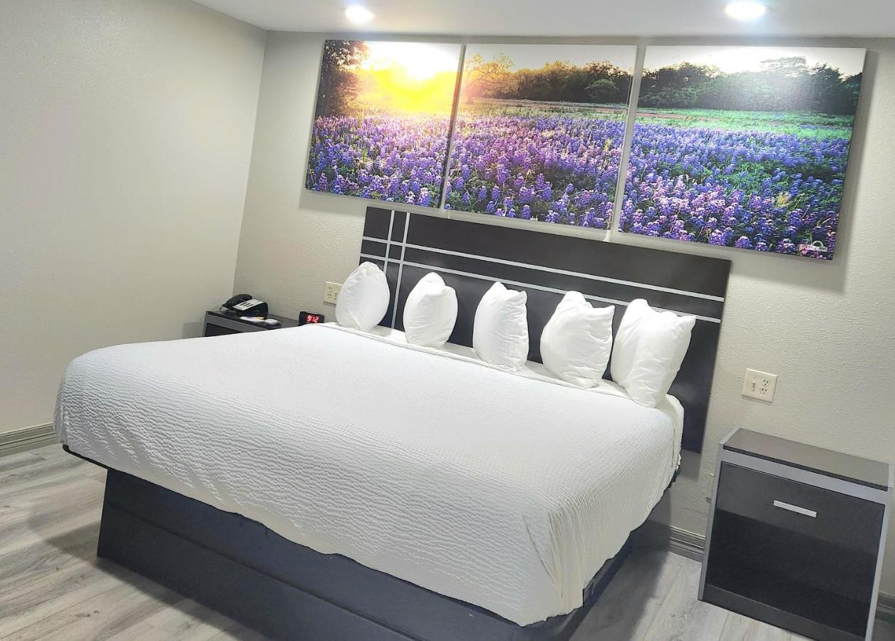| Days Inn by Wyndham Baytown TX
