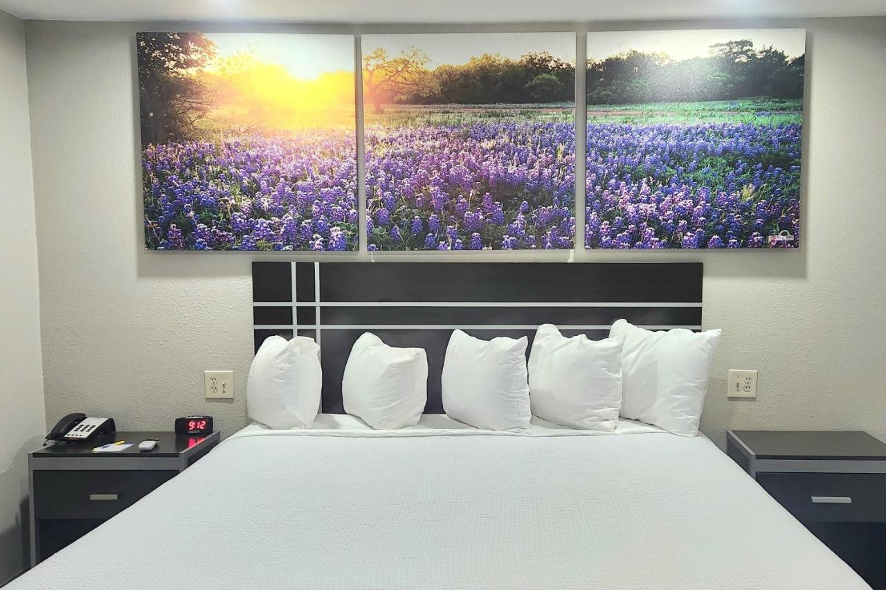 | Days Inn by Wyndham Baytown TX
