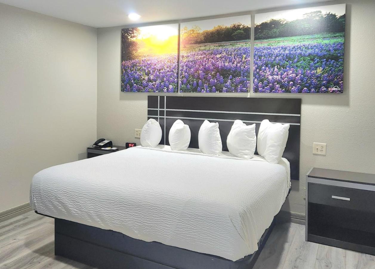 | Days Inn by Wyndham Baytown TX