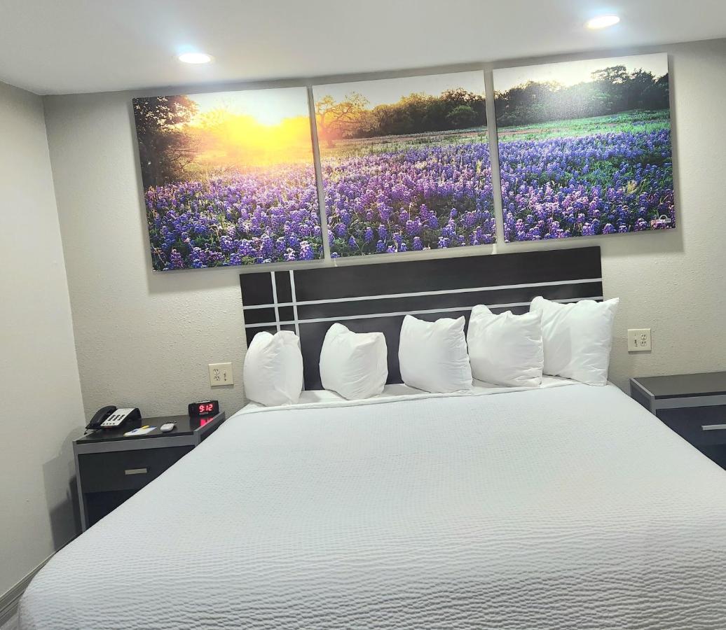 | Days Inn by Wyndham Baytown TX