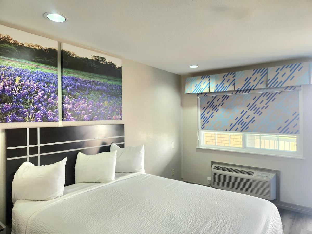 | Days Inn by Wyndham Baytown TX