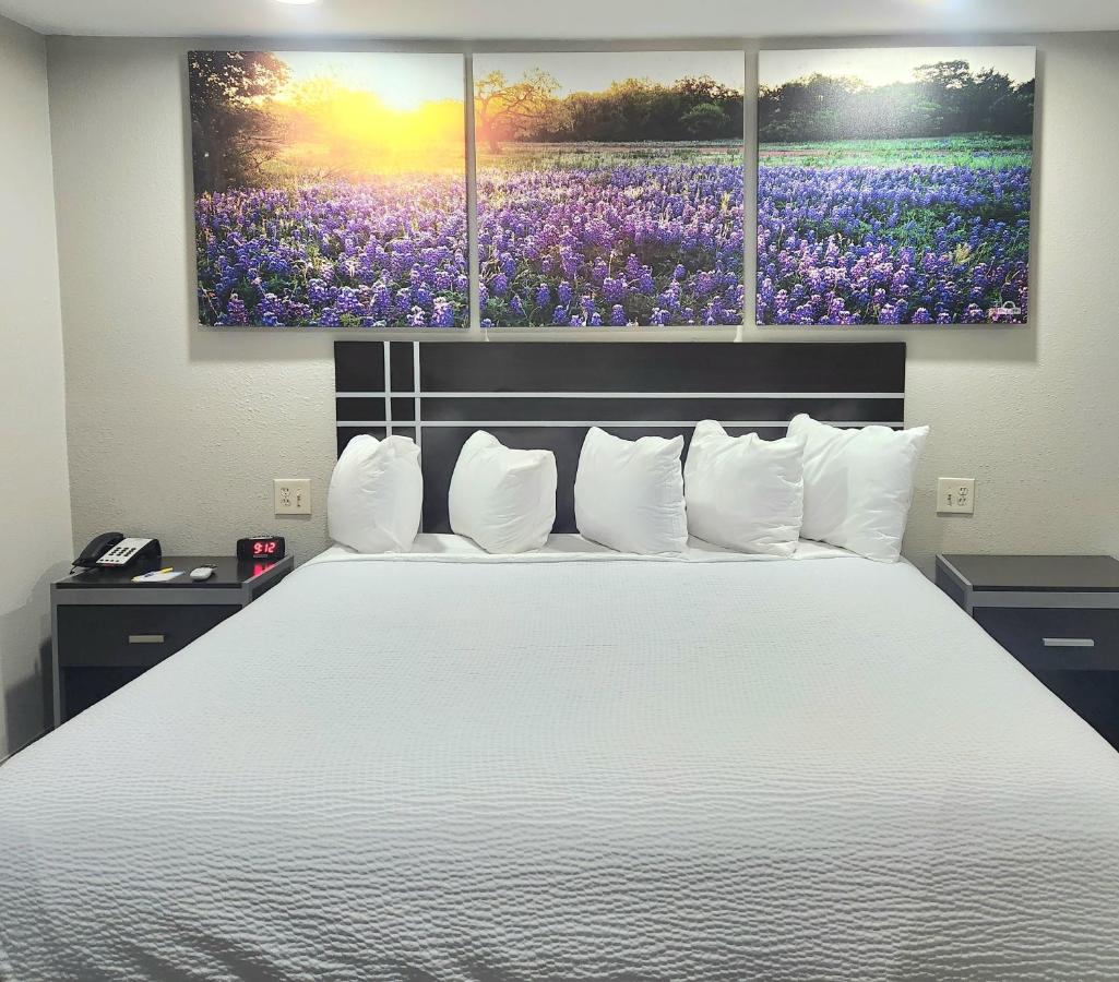 | Days Inn by Wyndham Baytown TX
