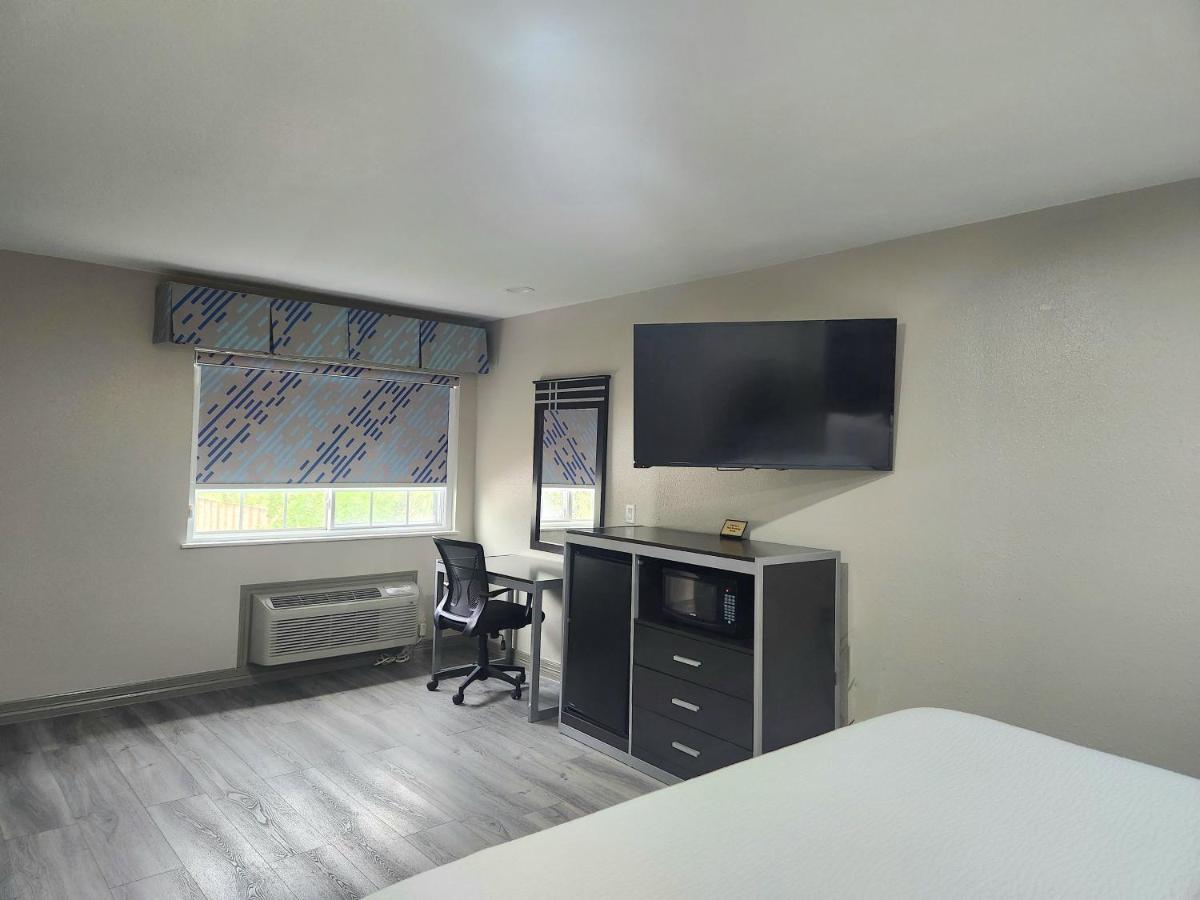 | Days Inn by Wyndham Baytown TX