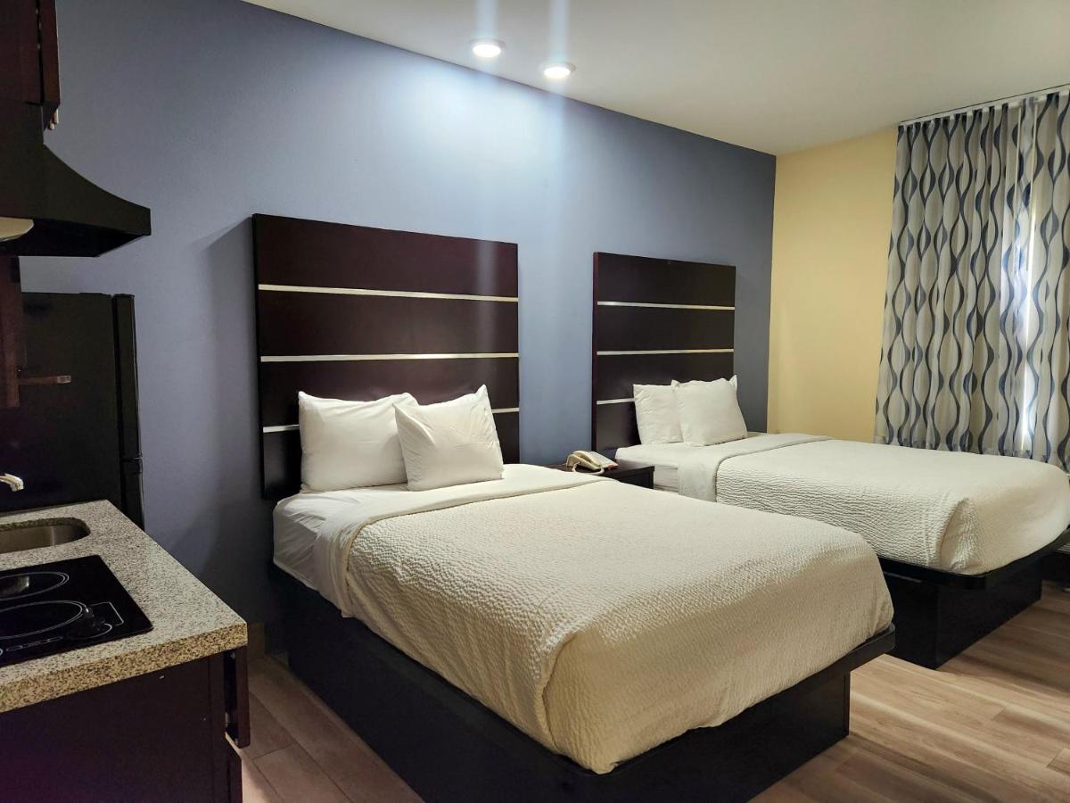 2 Double Bed, Kitchenette, Non Smoking at Days Inn by Wyndham Baton Rouge Airport