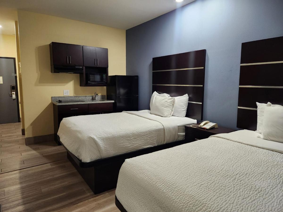 2 Double Bed, Kitchenette, Non Smoking at Days Inn by Wyndham Baton Rouge Airport