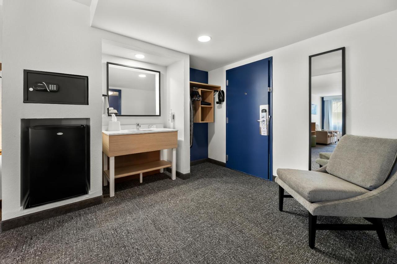  | Best Western Cypress Creek