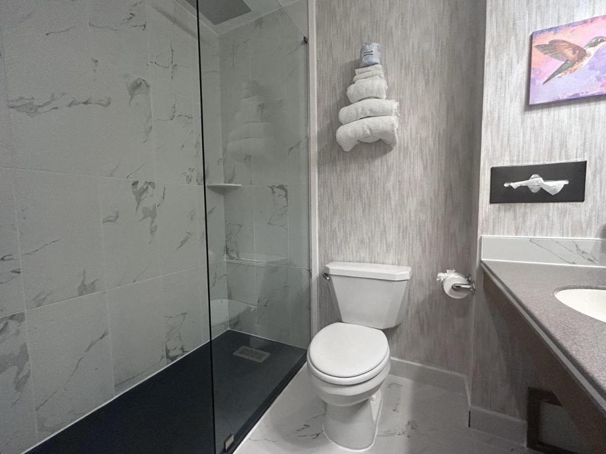 Double Room at Woodbridge Inn & Tavern