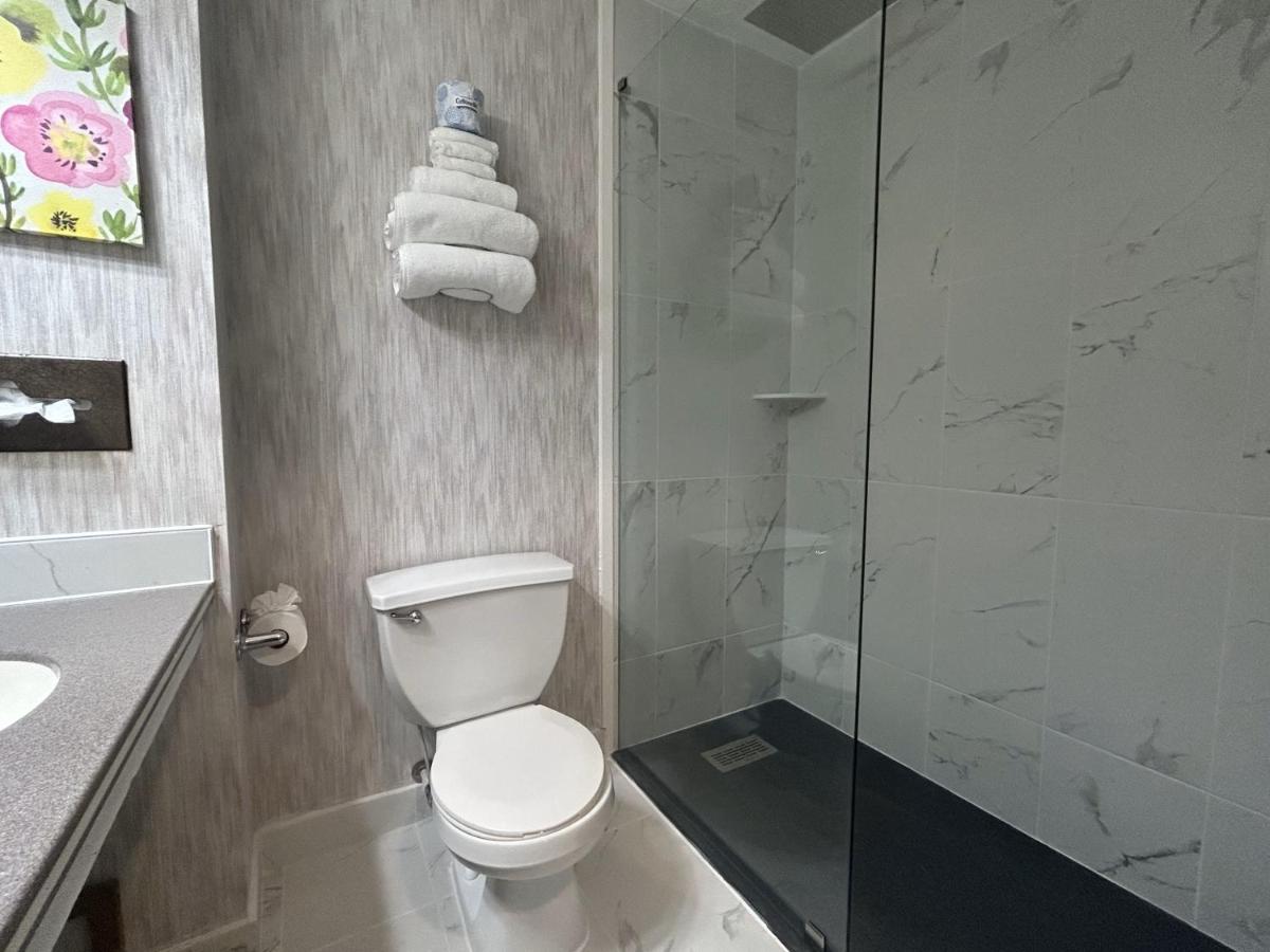 Deluxe Double Room at Woodbridge Inn & Tavern
