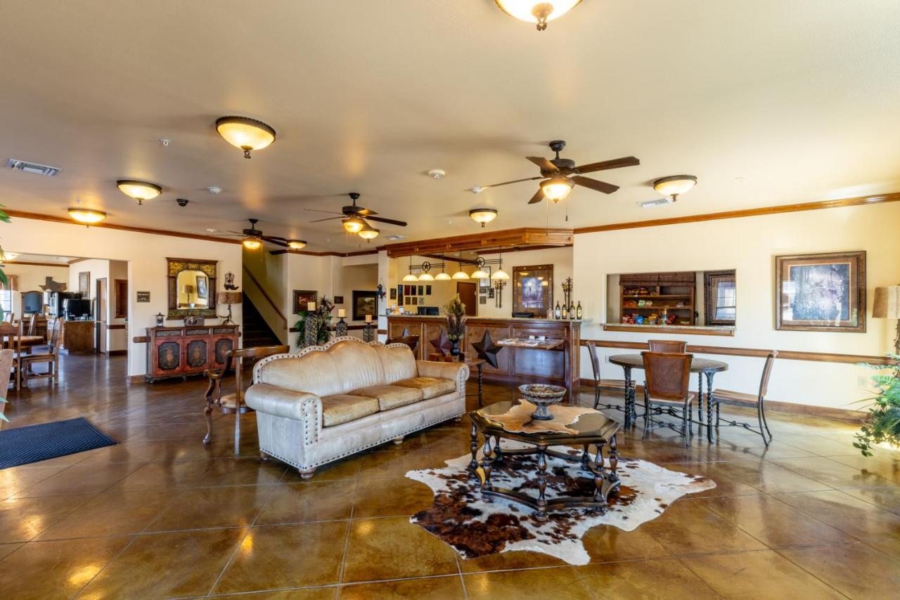 | Hotel Texas Hallettsville