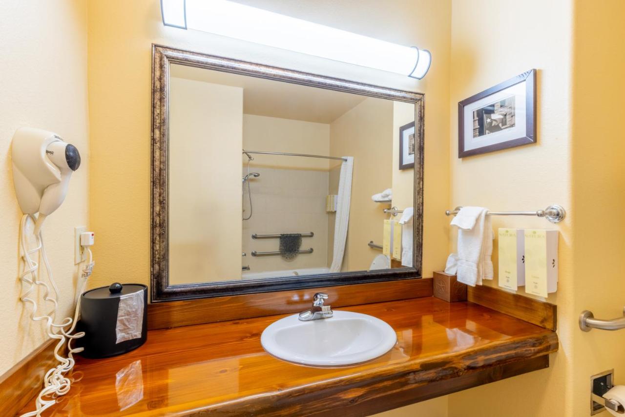 | Hotel Texas Hallettsville