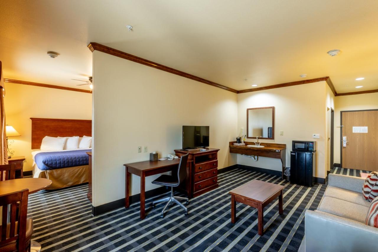 | Hotel Texas Hallettsville