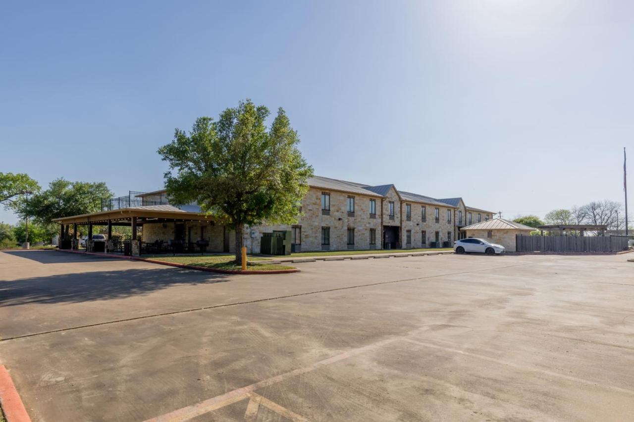 | Hotel Texas Hallettsville