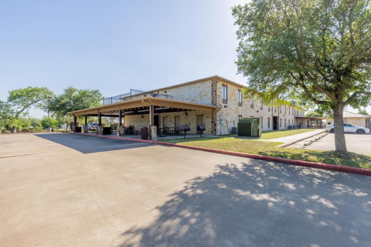 | Hotel Texas Hallettsville