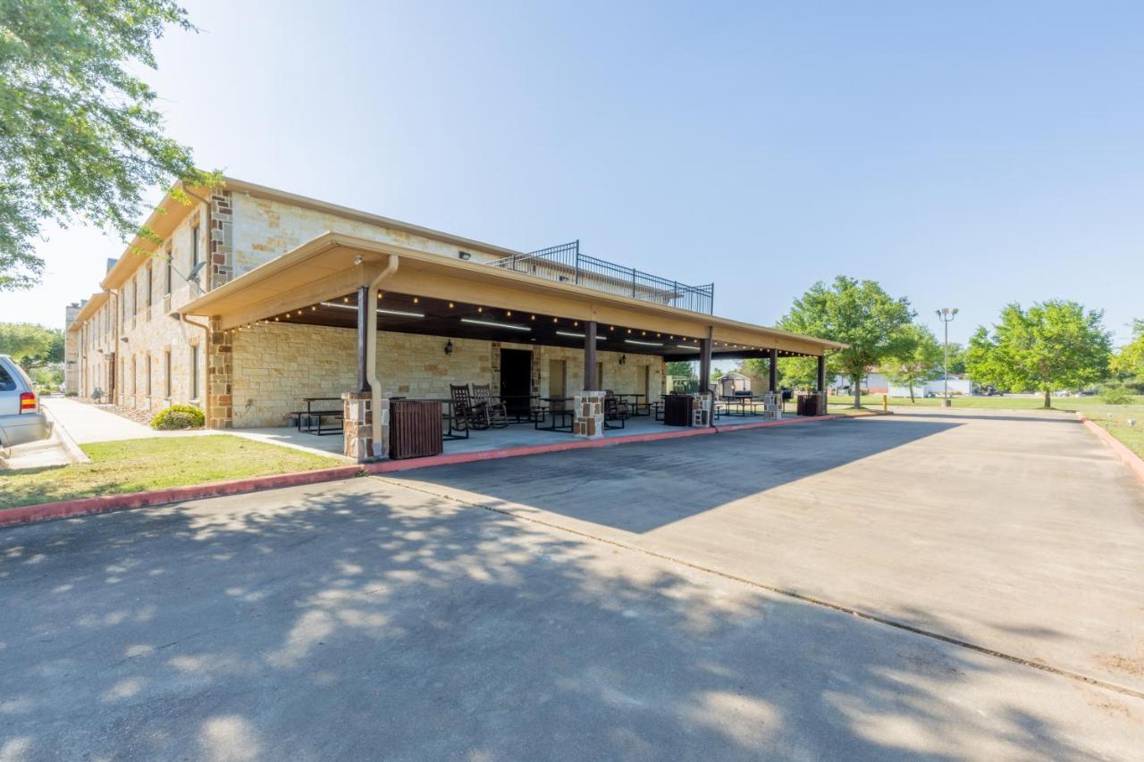 | Hotel Texas Hallettsville