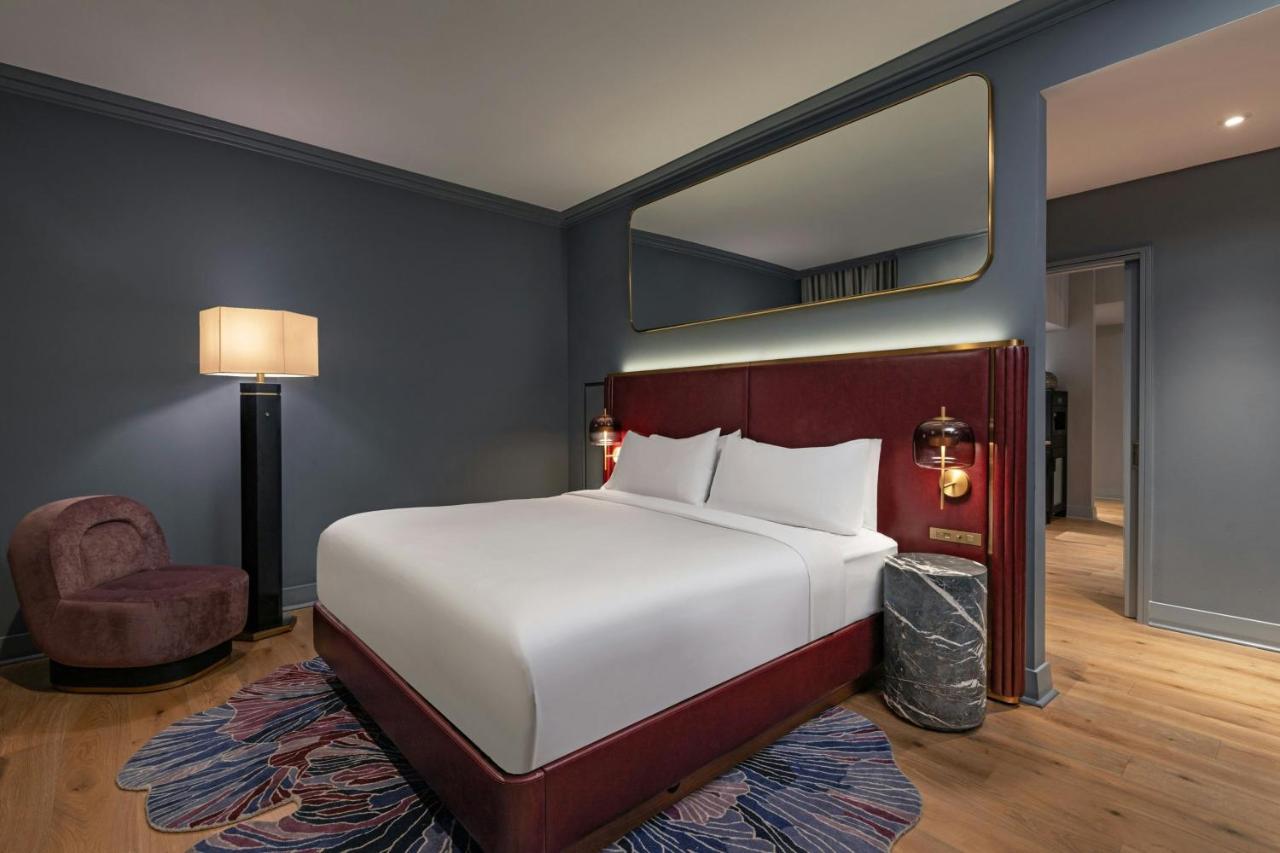 Ewow, Presidential Suite at W Austin