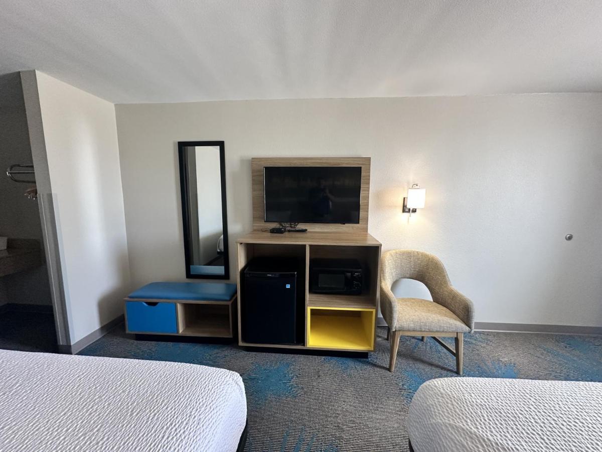 Double Room with Two Double Beds - Non-Smoking at Days Inn by Wyndham Adel I-75