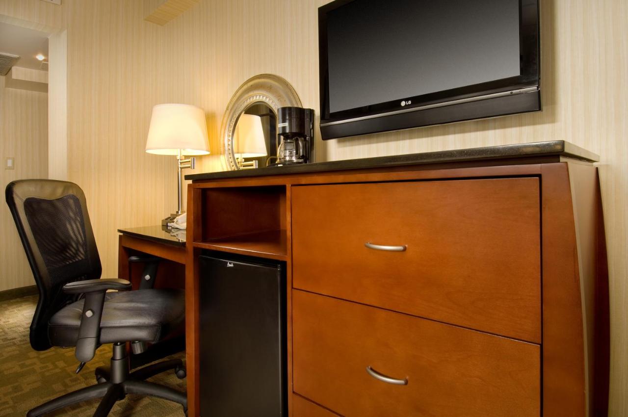 Double Room with Two Double Beds at American Inn Of Bethesda