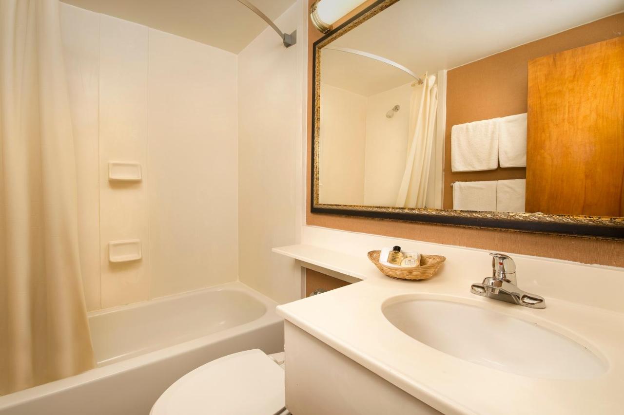 Double Room with Two Double Beds at American Inn Of Bethesda