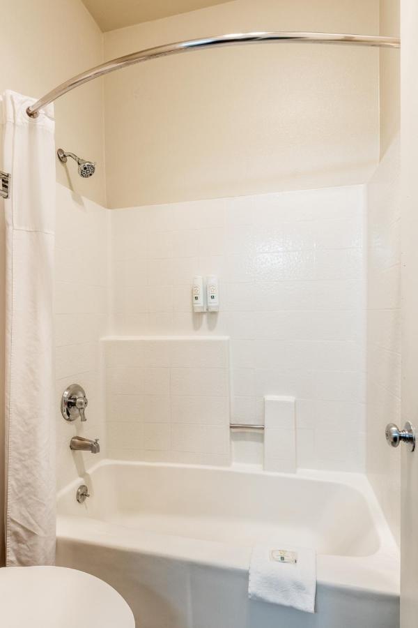 Queen Room with Two Queen Beds and Tub - Accessible/Non Smoking at Quality Inn Near Mammoth Mountain Ski Resort