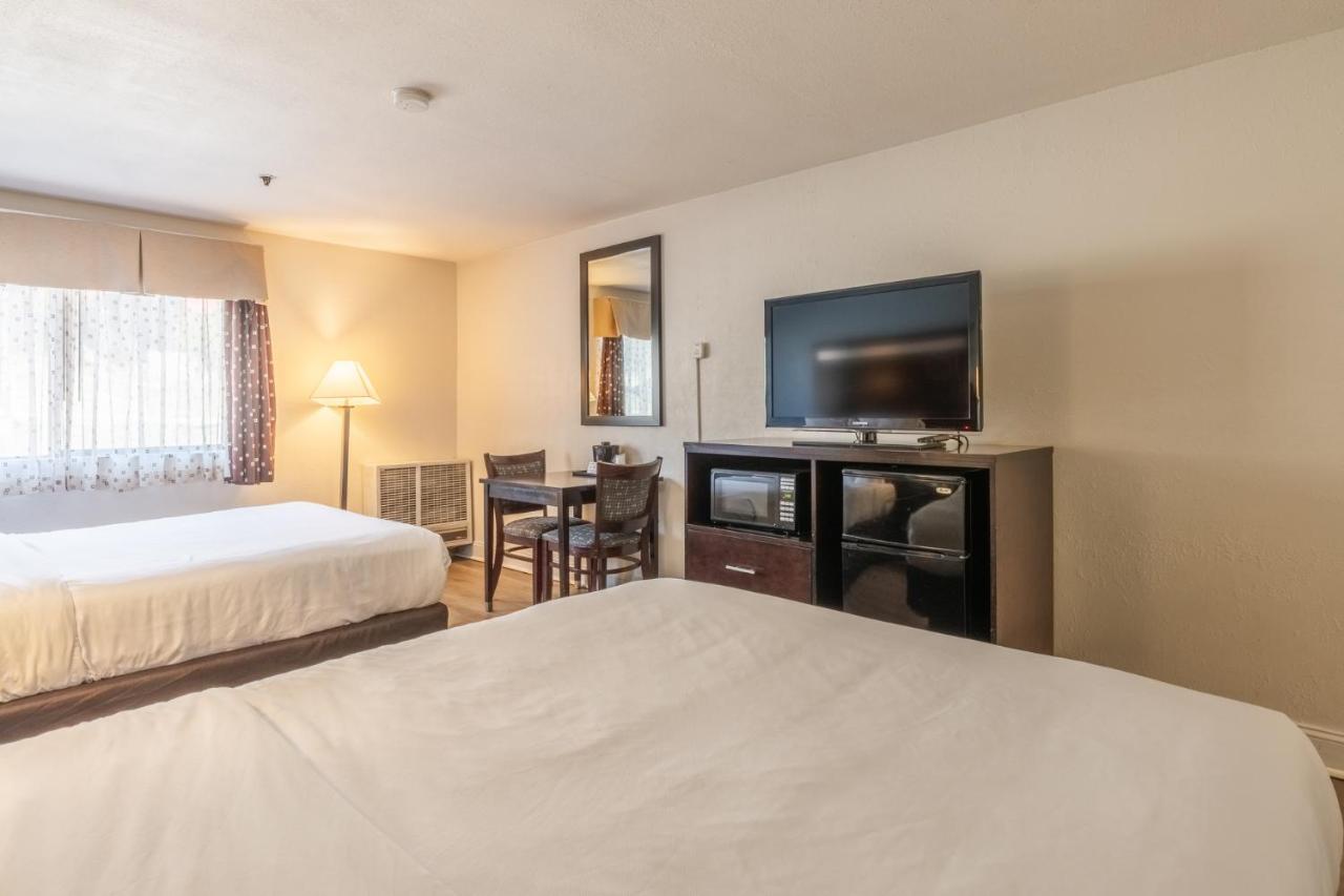 Standard Room, 2 Queen Beds, Non-Smoking at Quality Inn Near Mammoth Mountain Ski Resort