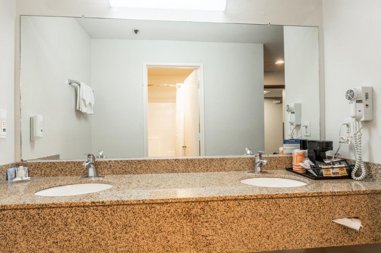Standard Room, 2 Queen Beds, Non-Smoking at Quality Inn Near Mammoth Mountain Ski Resort