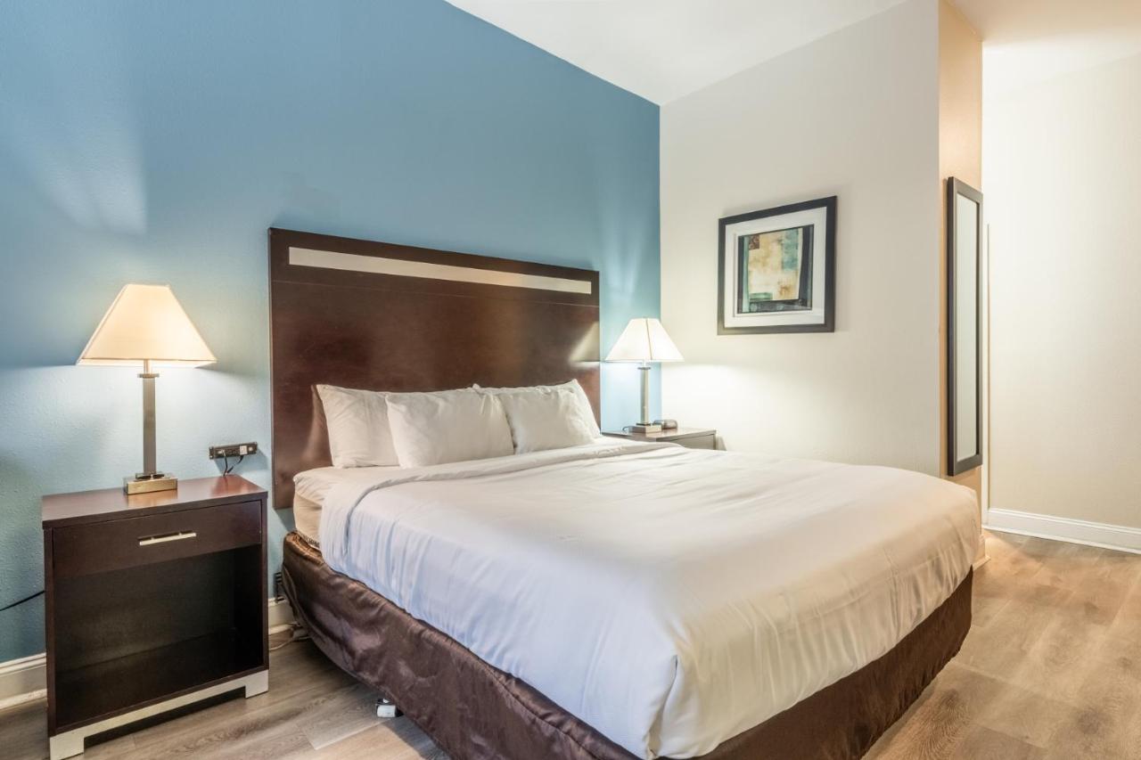 Standard Room, 1 King Bed, Non-Smoking at Quality Inn Near Mammoth Mountain Ski Resort