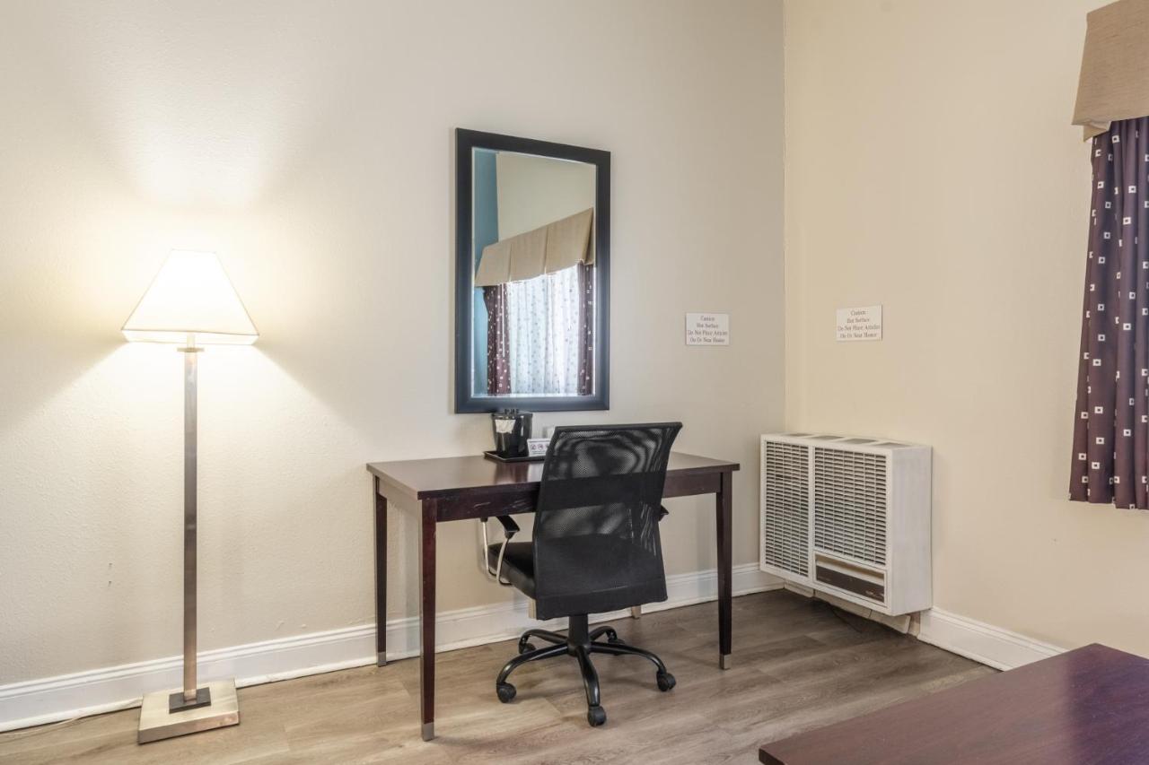 Standard Room, 1 King Bed, Non-Smoking at Quality Inn Near Mammoth Mountain Ski Resort