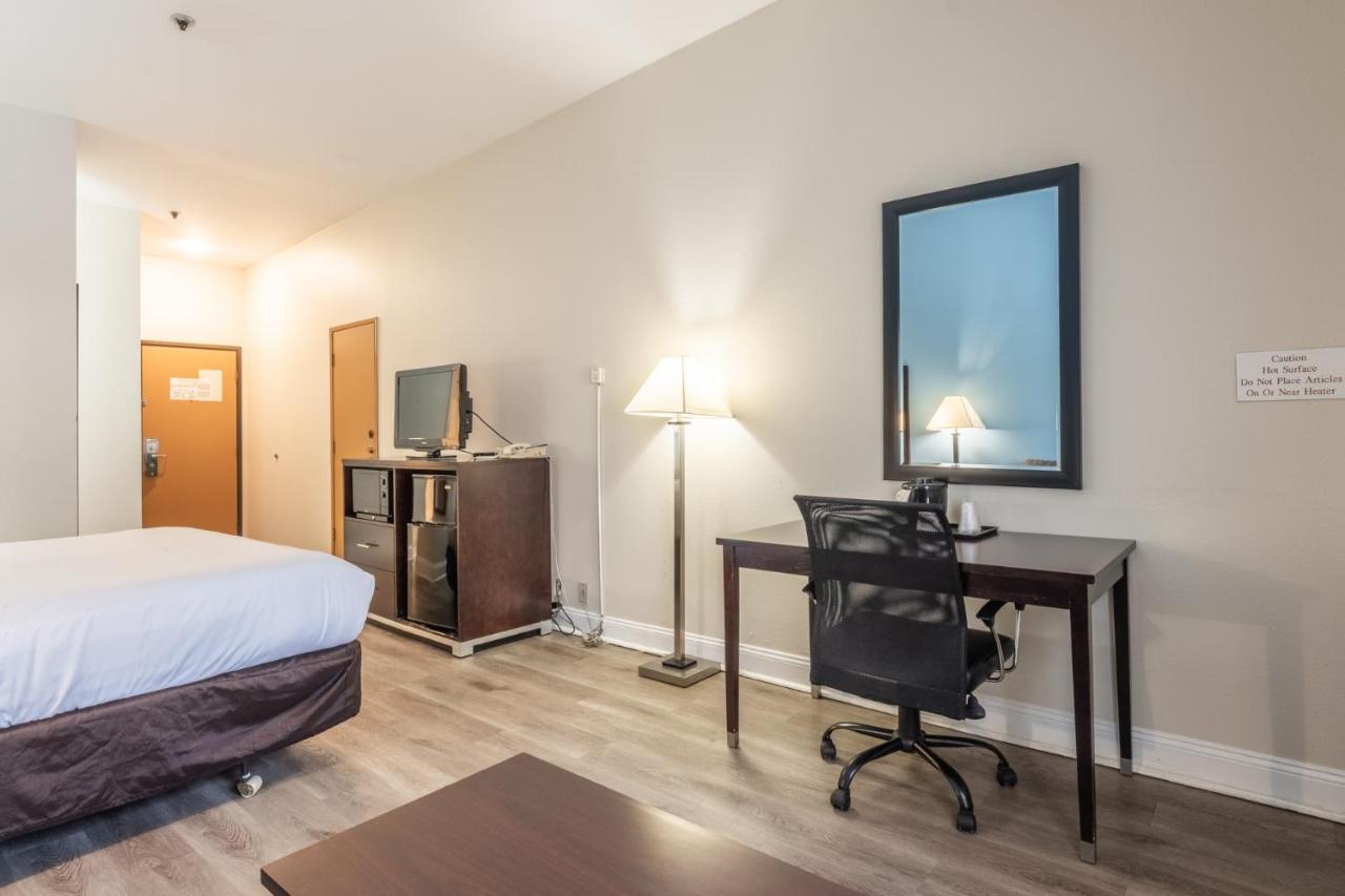 Standard Room, 1 King Bed, Non-Smoking at Quality Inn Near Mammoth Mountain Ski Resort