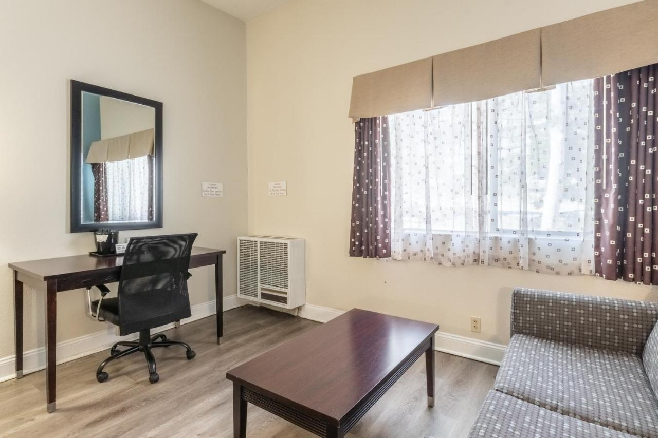 Standard Room, 1 King Bed, Non-Smoking at Quality Inn Near Mammoth Mountain Ski Resort