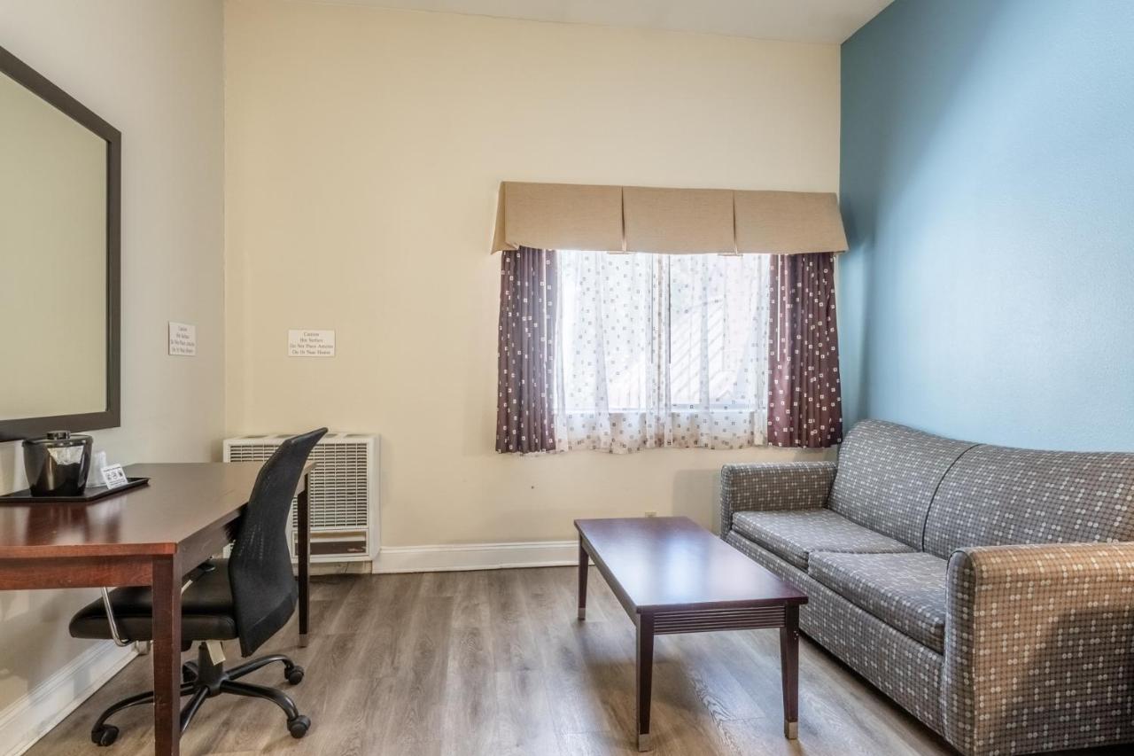 Standard Room, 1 King Bed, Non-Smoking at Quality Inn Near Mammoth Mountain Ski Resort