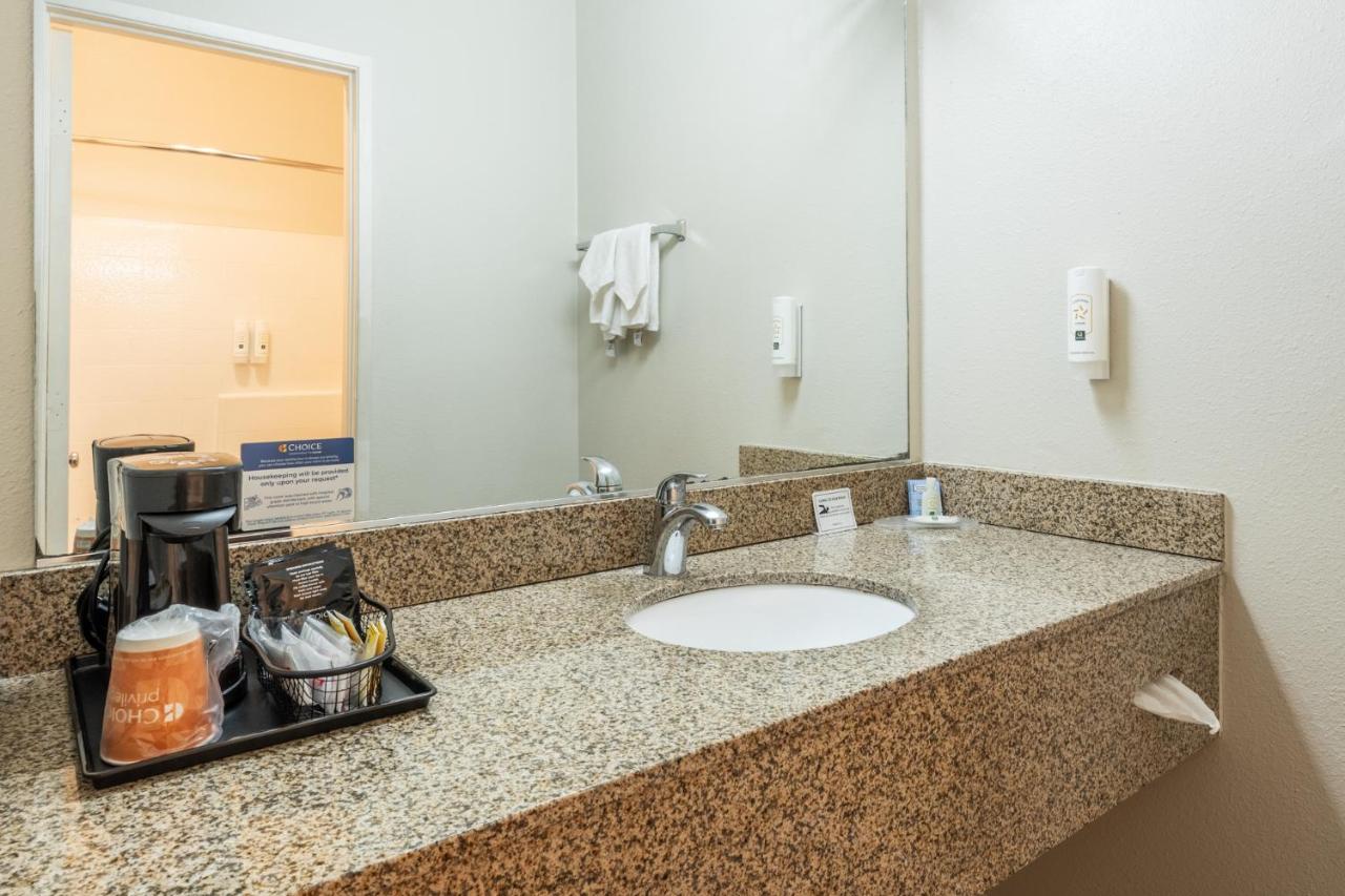 Standard Room, 1 King Bed, Non-Smoking at Quality Inn Near Mammoth Mountain Ski Resort