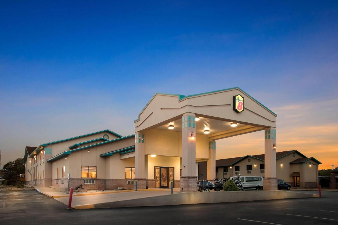 | Super 8 by Wyndham Santa Rosa
