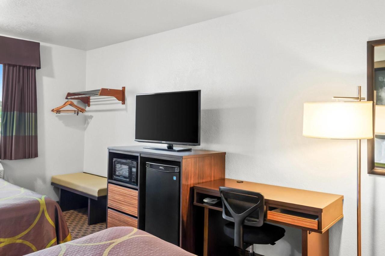 | Super 8 by Wyndham Santa Rosa