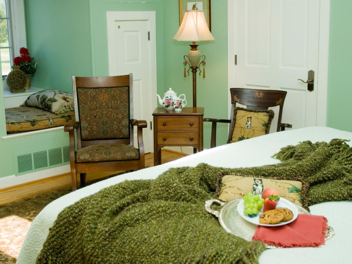 | Inn at Huntingfield Creek