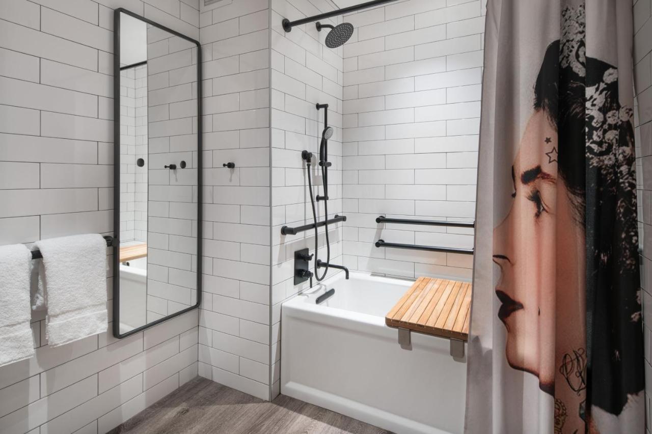  | Moxy San Diego Gaslamp Quarter