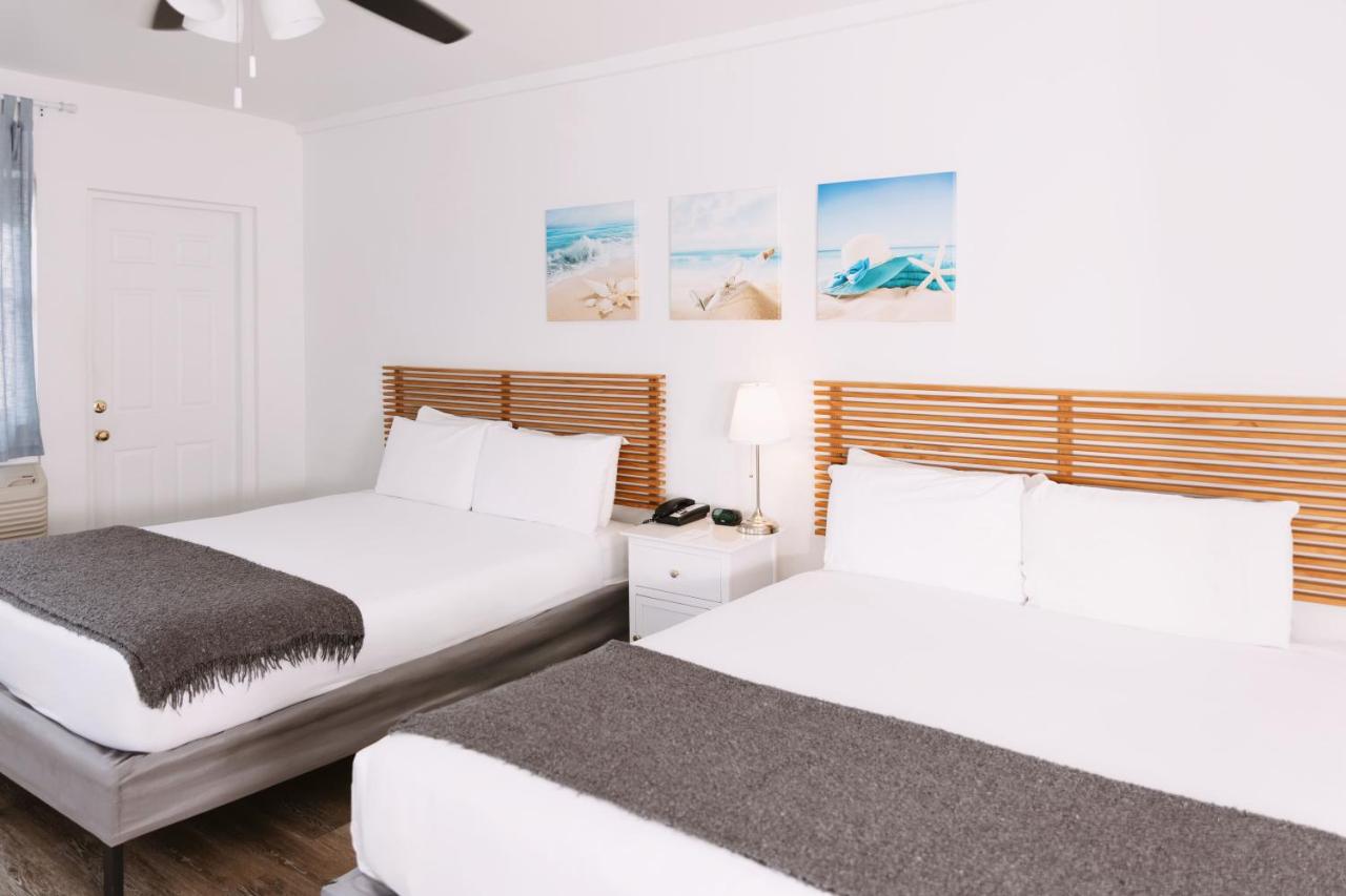 Deluxe Room with Two Double Beds at Lorraine Hotel