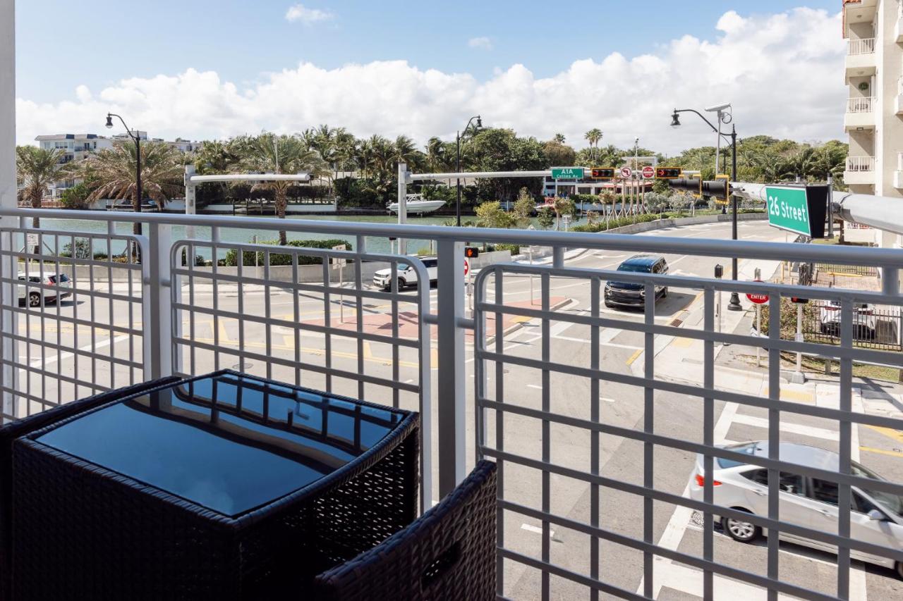 Deluxe Double Room with Balcony at Lorraine Hotel