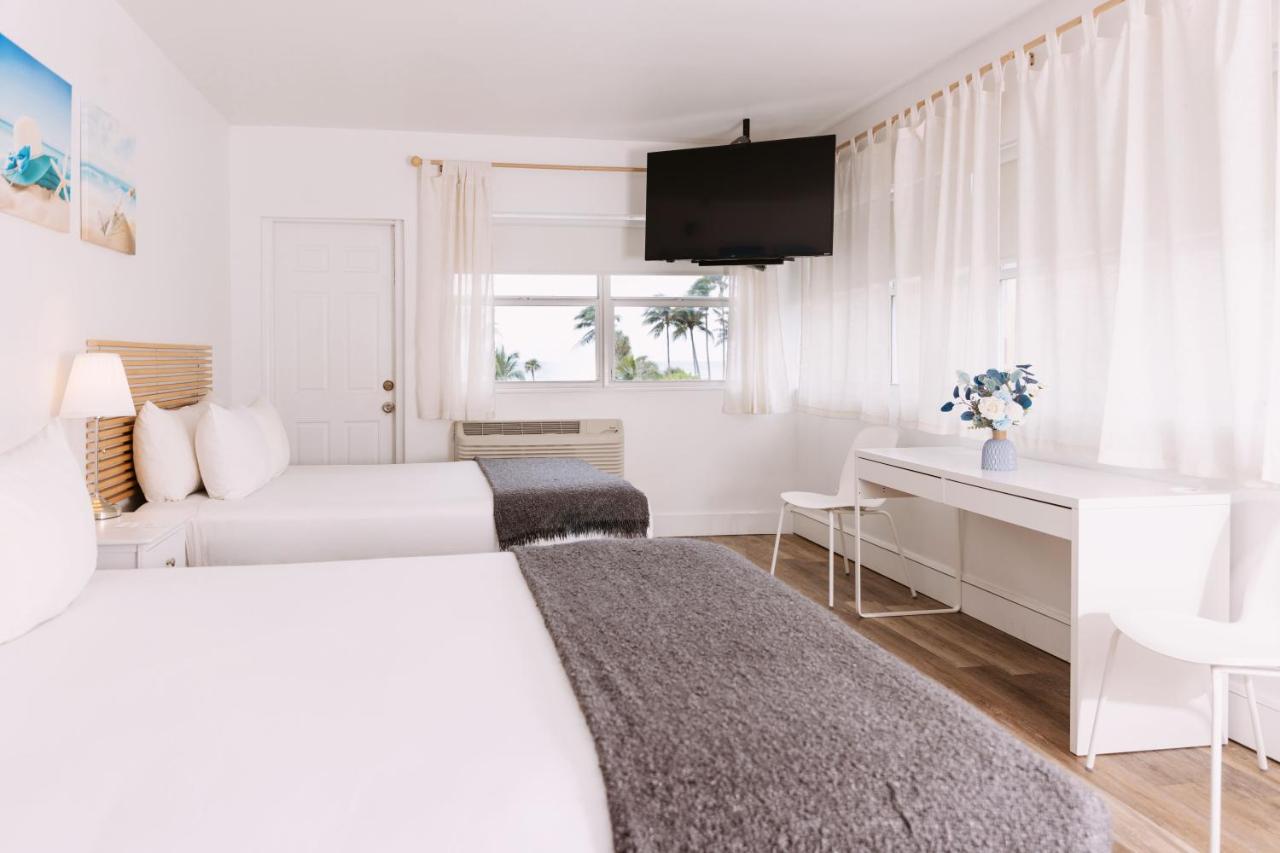 Deluxe Double Room with Balcony at Lorraine Hotel