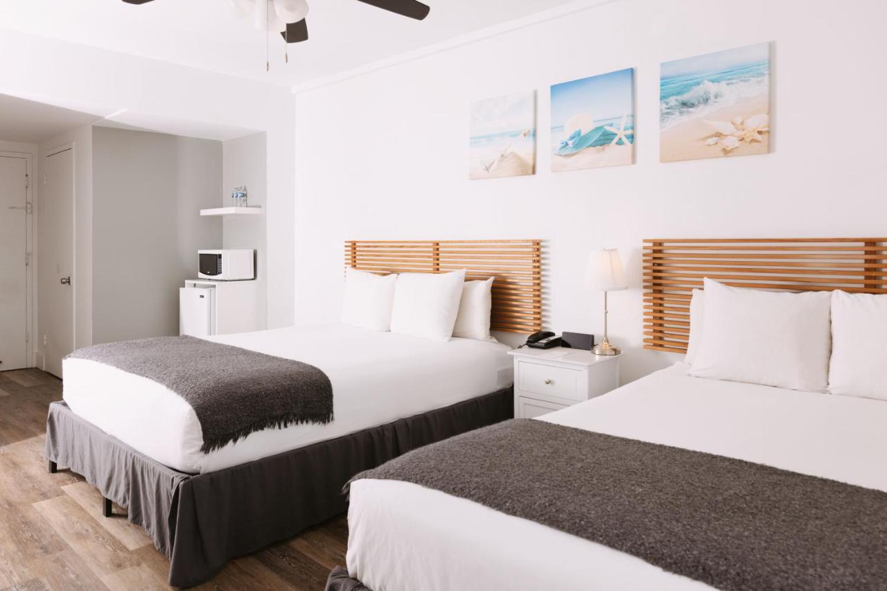 Deluxe Double Room with Balcony at Lorraine Hotel