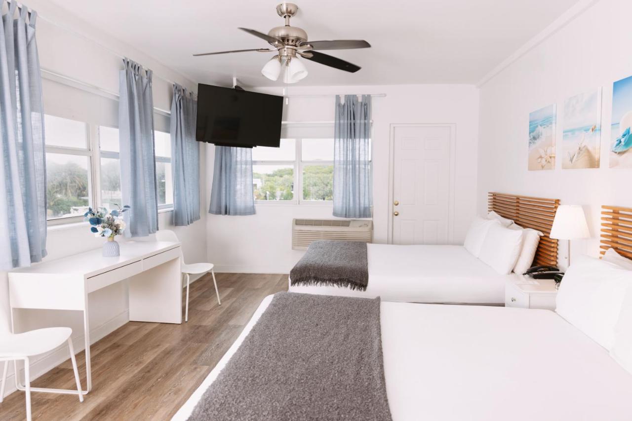 Deluxe Double Room with Balcony at Lorraine Hotel