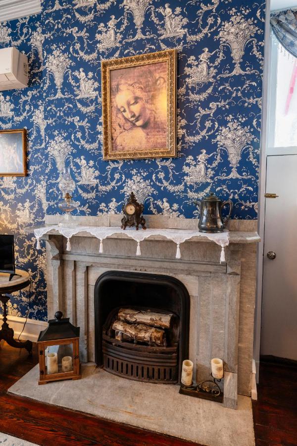 | Gifford-Risley House Bed and Breakfast