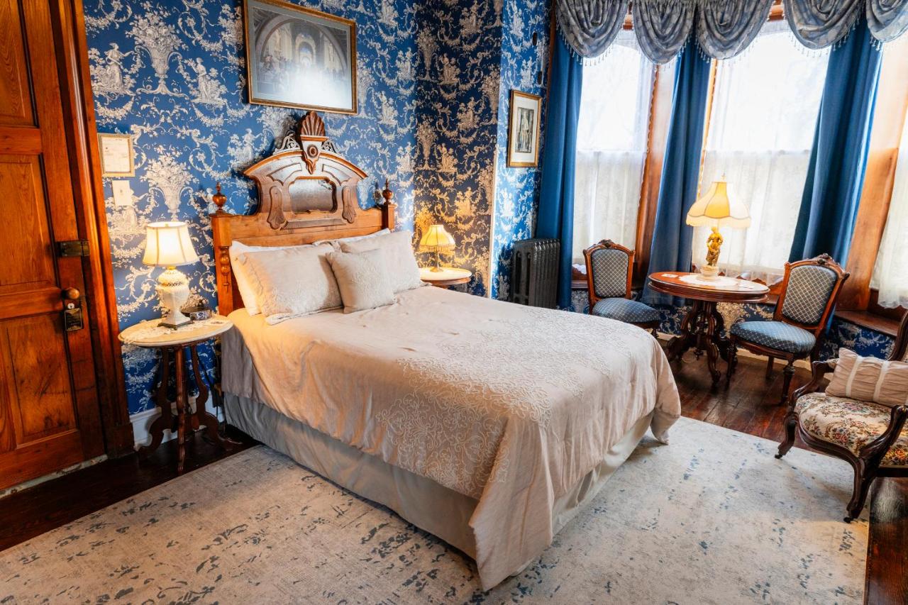 | Gifford-Risley House Bed and Breakfast